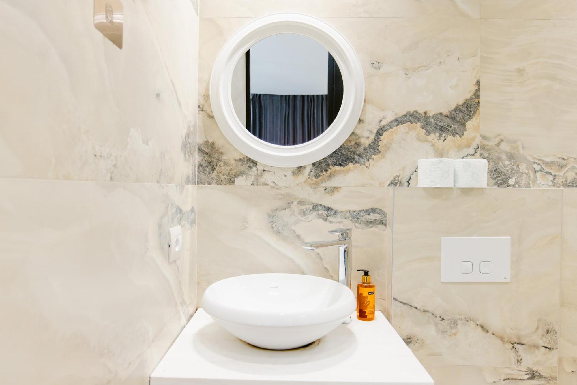 Durres Str Modern Apartments - The Nest 티라나 외부 사진